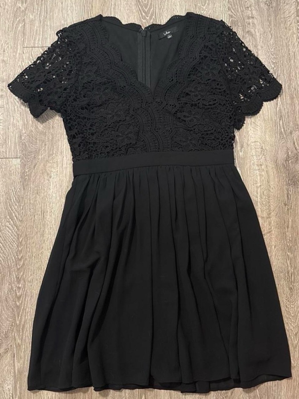 Lulu's Black Lace Short-Sleeve Cocktail Dress